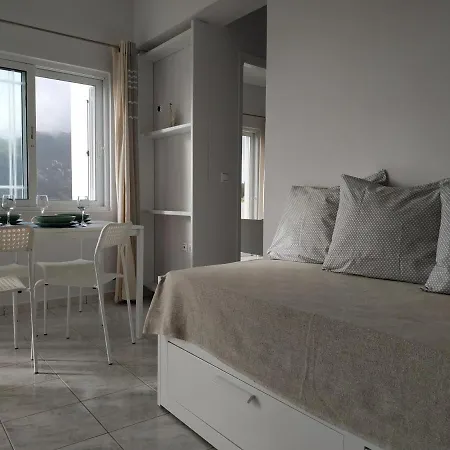 Summer House Daire Athánion